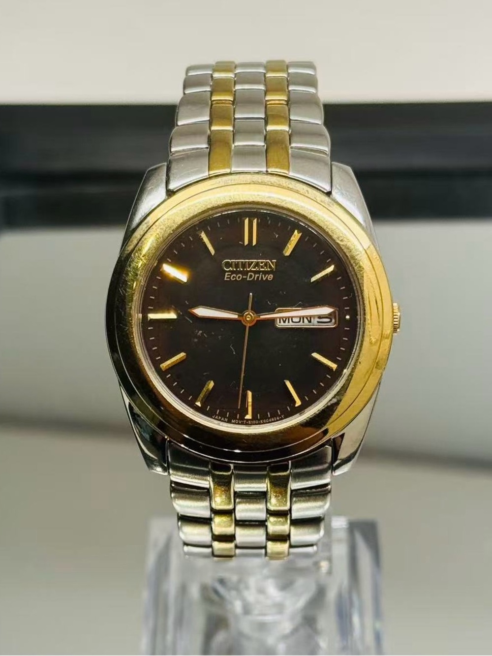 Vintage Citizen Eco-Drive Men’s Two Tone Quartz Watch Day Date 35mm Runs